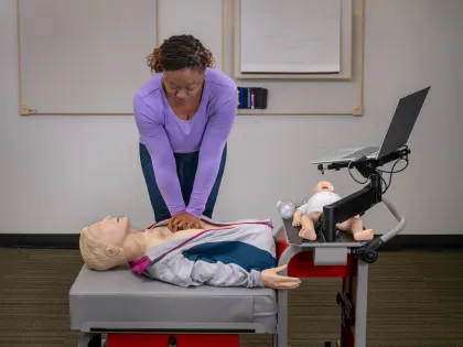 CPR skills verification manikin with sensor feedback console
